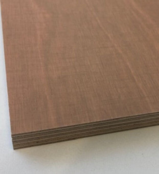 KoskiDecor eco transparent cappucino - Cappuccino
KoskiDecor eco transparent
finnisches Birkensperrholz
einseitig mit gezogenen Deckfurnier, Rückseite BB (Pfropfen sind erlaubt) 
beidseitig mit transparentem Melaminfilm , Verleimung EN314/Klasse 3
80% PEFC zertifiziert, DNVSE-PEFC-COC-349