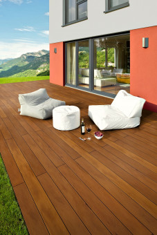 Terrassenholz Garapa 25/145 mm - Terrassenholz Garapa KD 
8-Rillen-Kombiprofil 
1-seitig geriffelt, 1-seitig gezahnt