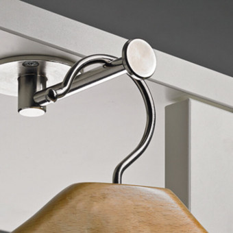 Kleiderbügelhalter drehbar - Kleiderbügelhalter drehbar
Belastbarkeit 8kg 
Messing vernickelt
9208793 | 2