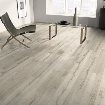 Kaindl Classic Touch Eiche Bari PEFC - Kaindl Classic Touch Eiche Bari, 
Oberflächenoptik Wire Brushed, direktbeschicheter Laminatboden, 
Nutzungsklasse 32, Trägermaterial: Optima HDF
Abriebklasse AC4, 
10 Stück/Pack = 2,20 qm
60 Pakete/Palette = 132,00 qm
100% PEFC zertifiziert, DNVSE-PEFC-CO | 3
