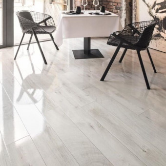 Kaindl Easy Touch Eiche | Oak Fresco Snow PEFC - Kaindl Easy Touch Eiche | Oak Fresco Snow, 
Oberflächenoptik Hochglanz, direktbedruckter Laminatboden, Nutzungsklasse 32, Trägermaterial: Optima HDF, 
Abriebklasse AC 4, 
10 Stück/Pack = 2,2 qm
55 Pakete/Palette = 121 qm
100% PEFC zertifiziert, DNVSE-PEFC | 3