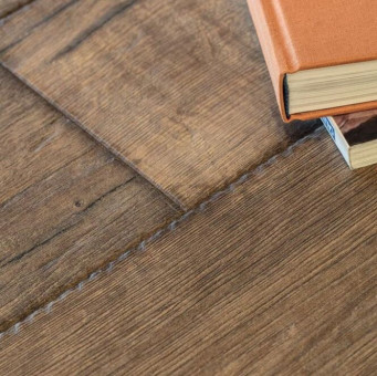 Kaindl Easy Touch Eiche | Oak Posino PEFC - Kaindl Easy Touch Eiche | Oak Posino, 
Oberflächenoptik Hochglanz, direktbedruckter Laminatboden, Nutzungsklasse 32, Trägermaterial: Optima HDF, 
Abriebklasse AC 4, 
10 Stück/Pack = 2,2 qm
55 Pakete/Palette = 121 qm
100% PEFC zertifiziert, DNVSE-PEFC-COC- | 3