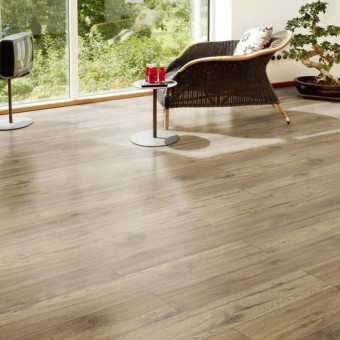 Kaindl Natural Touch Hickory Chelsea PEFC - Kaindl Natural Touch Hickory Chelsea
Oberflächenoptik Antik, direktbeschichteter Laminatboden, 
Nutzungsklasse 32, Trägermaterial: Optima HDF, 
Abriebklasse AC4, 
8 Stück/Pack = 1,76 qm
60 Pakete/Palette = 105,60 qm
100% PEFC zertifiziert, DNVSE-PEFC-COC- | 3