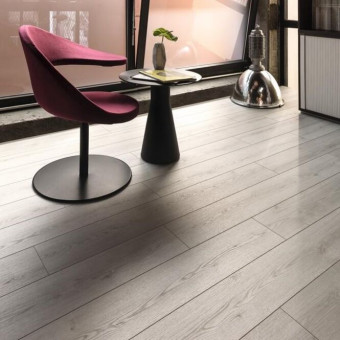 Kaindl Natural Touch Eiche Evoke Delight PEFC - Kaindl Natural Touch Eiche Evoke Delight
Oberflächenoptik Evoke, direktbeschichteter Laminatboden, 
Nutzungsklasse 32, Trägermaterial: Optima HDF, 
Abriebklasse AC4, 
9 Stück/Pack = 2,40 qm
52 Pakete/Palette = 124,80 qm
100% PEFC zertifiziert, DNVSE-PEFC- | 3
