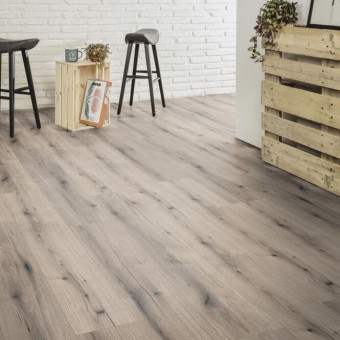 Kaindl Natural Touch Eiche Evoke Knot Solano PEFC - Kaindl Natural Touch Eiche Evoke Knot Solano
Oberflächenoptik Evoke, direktbeschichteter Laminatboden, 
Nutzungsklasse 32, Trägermaterial: Optima HDF, 
Abriebklasse AC4, 
9 Stück/Pack = 2,40 qm
52 Pakete/Palette = 124,80 qm
100% PEFC zertifiziert, BV/CdC/ | 3