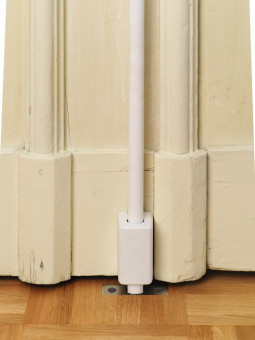 Abus Türstangenschloss TSS 550 W/S - Abus Tür Stangenschloss TSS550 W/S
inkl. Stangenset 1,35/1,35cm weiß ( 083761 ) 
Links / Rechts verwendbar 
inklusive Zylinder 30/60mm mit 3-Schlüssel
für Türstärke 33 - 48mm
Bedienung von innen und außen mit einem Schlüssel
für Türhöhen bis 2750mm geeign | 3