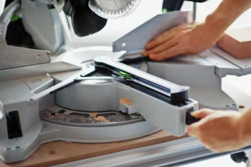 Festool Kapp-Zugsäge KS120 REB 575302 - Festool Kapp-Zugsäge KS120 REB
1600 Watt  
21,5 kg KS-Blatt 260Z60
Winkelschmiege, Werkstückklemme, 
575302 | 8